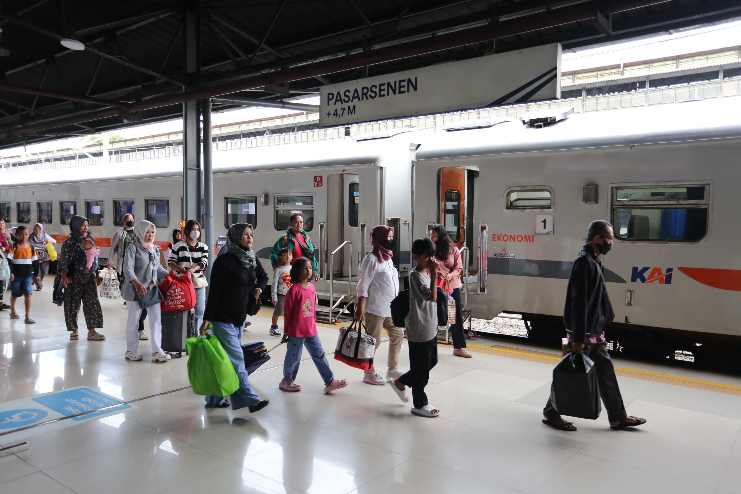 Antusias Mudik Tinggi! KAI Catat 2.875.895 Tiket Terjual