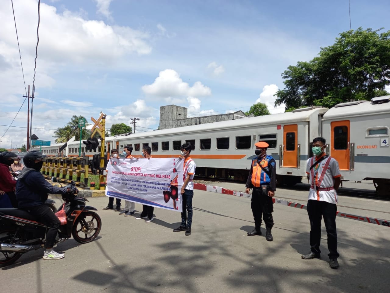 Jelang Lebaran, KAI Perketat Pengawasan Perlintasan Sebidang untuk Pemudik Bermotor