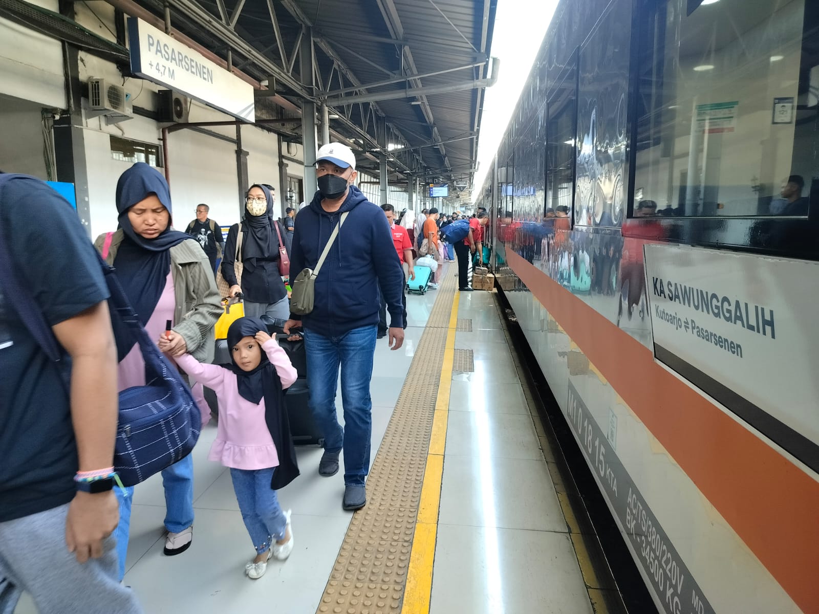 4,3 Juta Pelanggan Gunakan KA Jarak Jauh dan Lokal, KAI Torehkan Rekor Baru