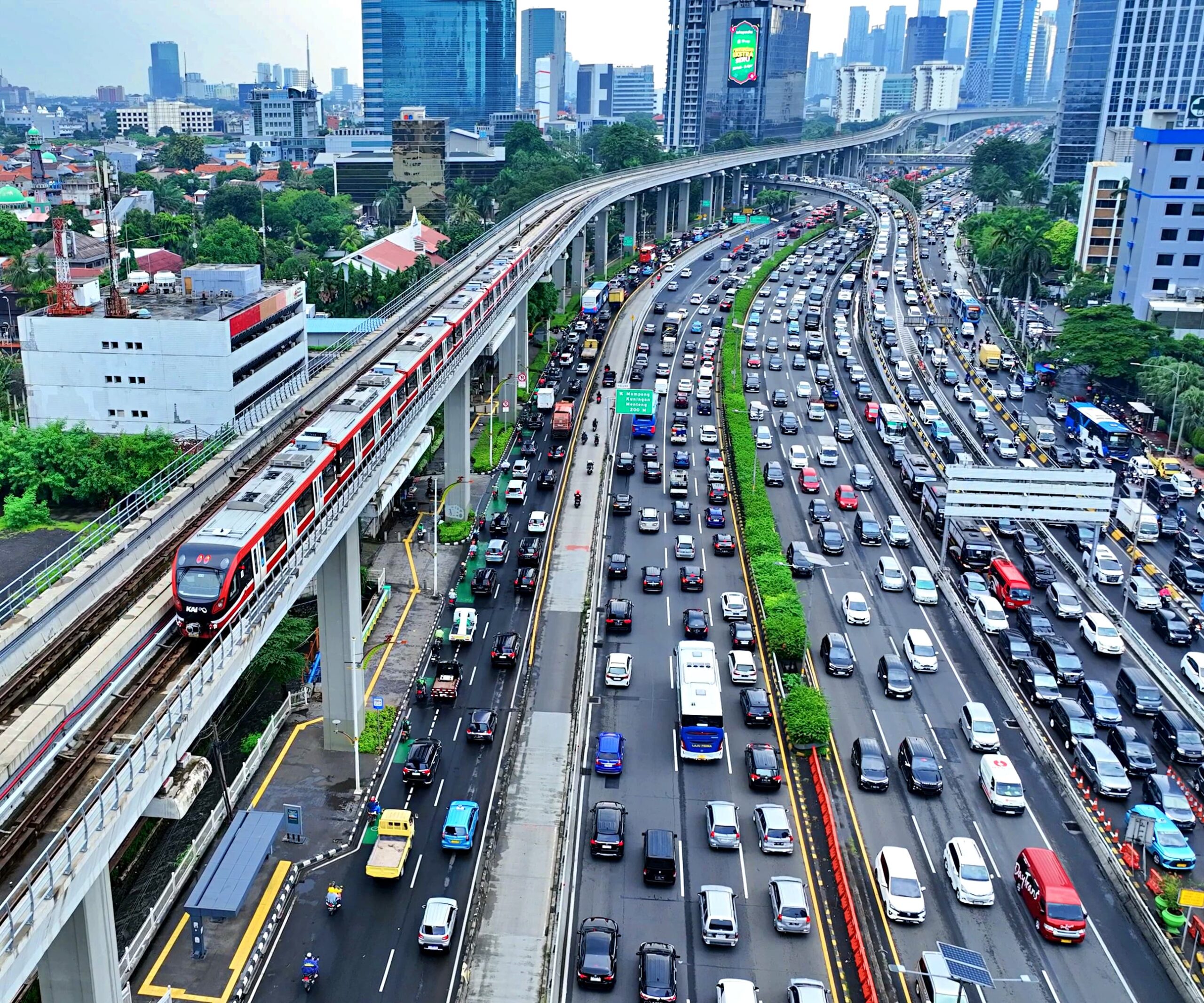 Hari Transportasi Nasional, LRT Jabodebek Ukir Sejarah dengan 103 Ribu Penumpang dalam Sehari