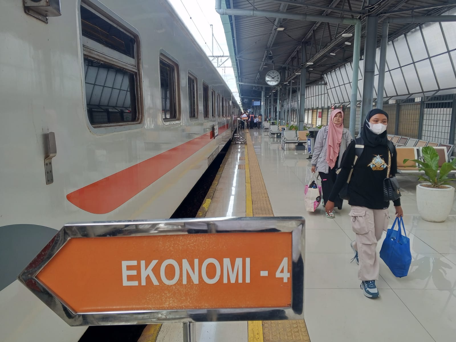 (VIDEO) KA Joglosemarkerto Jadi Favorit Masyarakat untuk Hindari Kemacetan Saat Lebaran