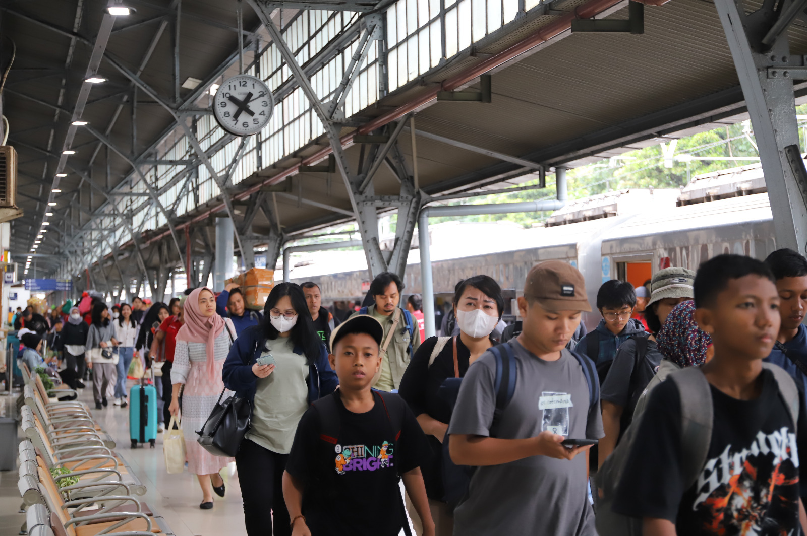 Libur Paskah: Kereta Api Jadi Pilihan Warga, Tiket 846 Ribu Terjual, Okupansi Padat 102 Persen