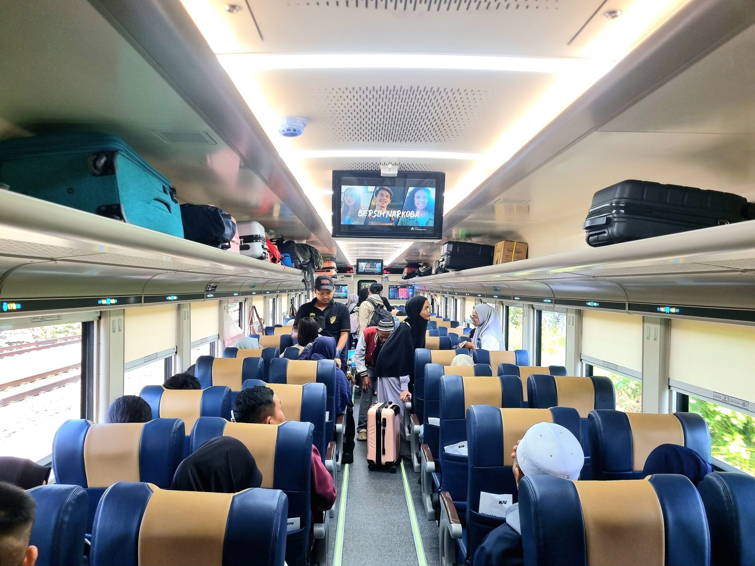 Tiket Kereta Api Laris Manis di Libur Paskah: Terjual 846 Ribu, Okupansi Sentuh 102 Persen