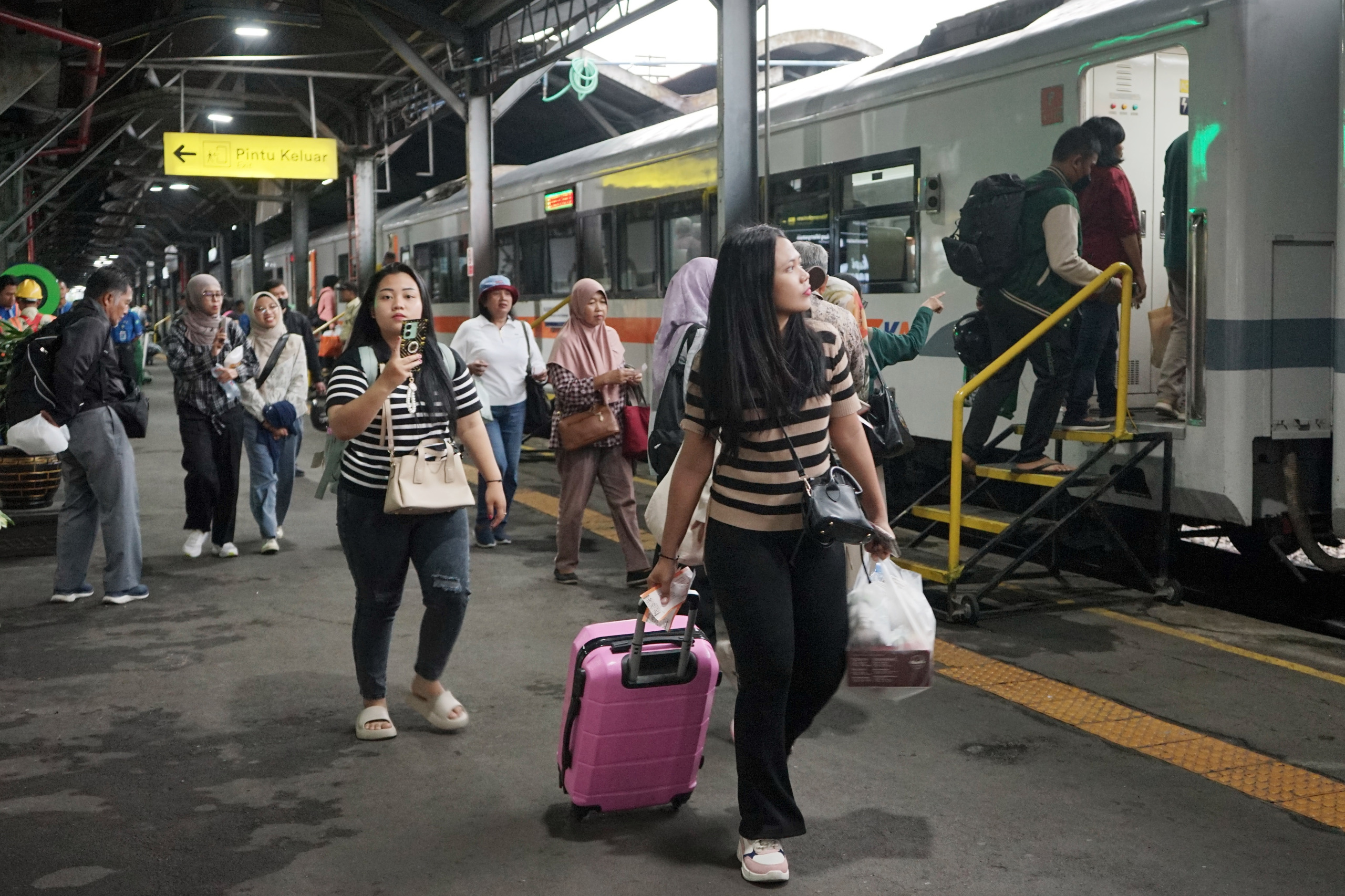 KAI Daop 4 Siapkan KA Ekstra dan Tambah Tempat Duduk Libur