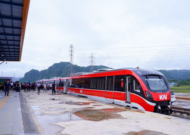(FOTO) Suasana Ramai di Stasiun KA Makassar–Parepare Pecahkan Rekor Penumpang