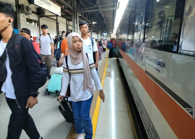 Stasiun Padat, Tiket Habis: Begini Potret Mudik di Hari Pertama Libur Panjang