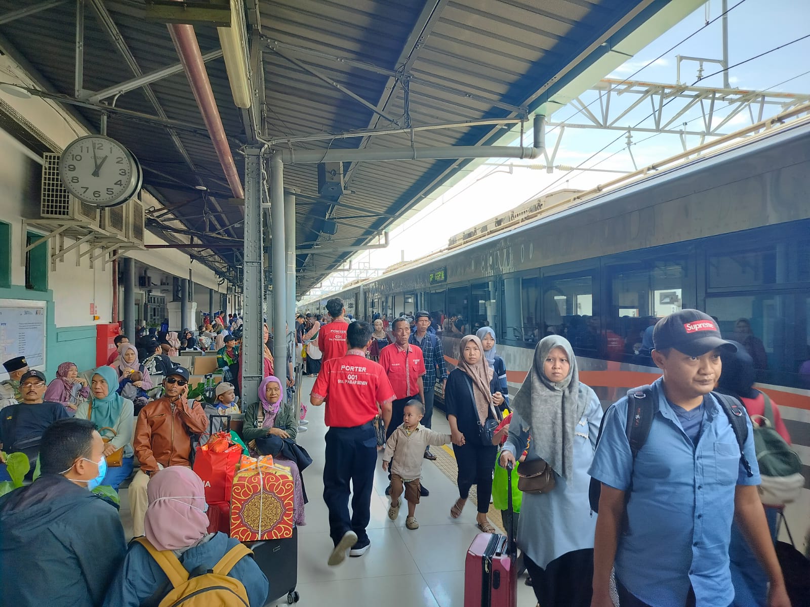 Waisak Jadi Momentum Lonjakan Transportasi, Layanan KAI Group Tembus 6,6 Juta Pelanggan