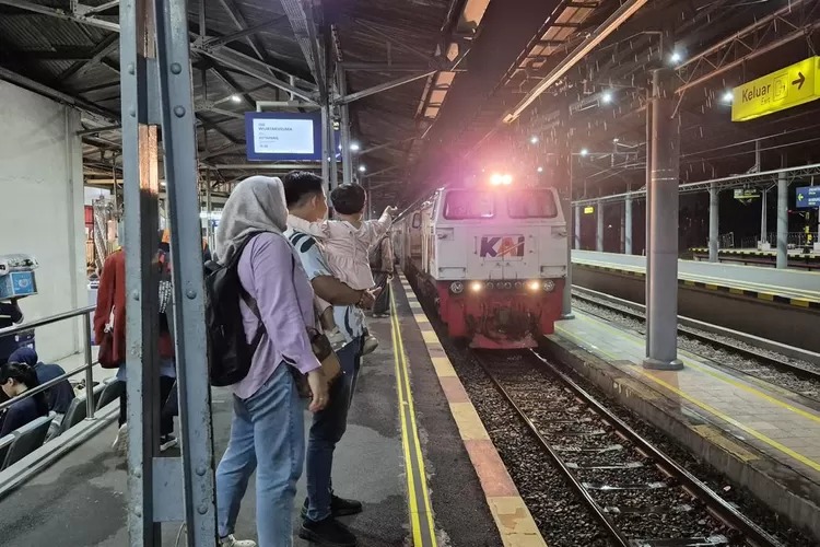 Lonjakan Penumpang Kereta 65 Persen Saat Libur Waisak di Daop 6