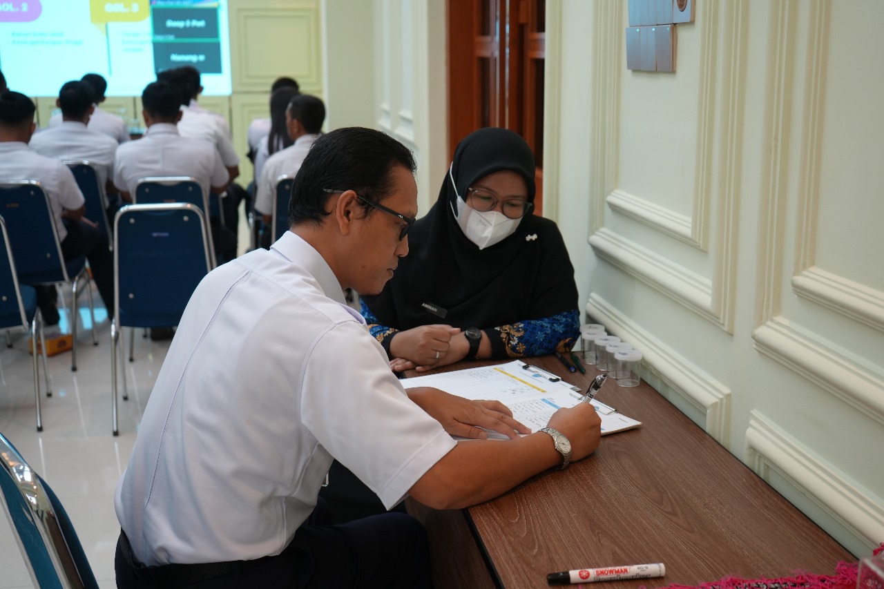 Daop 5 Purwokerto Bersama BNNK Banyumas Gelar Penyuluhan Bahaya NAPZA dan Tes Narkoba bagi Pekerja