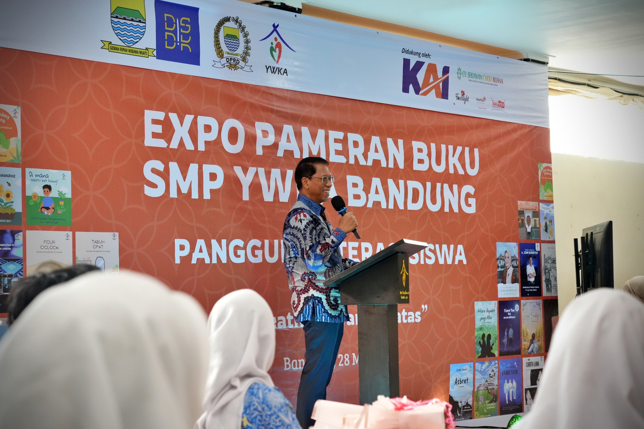 Kolaborasi KAI dan SMP YWKA: Menggerakkan Literasi Lewat Expo Buku